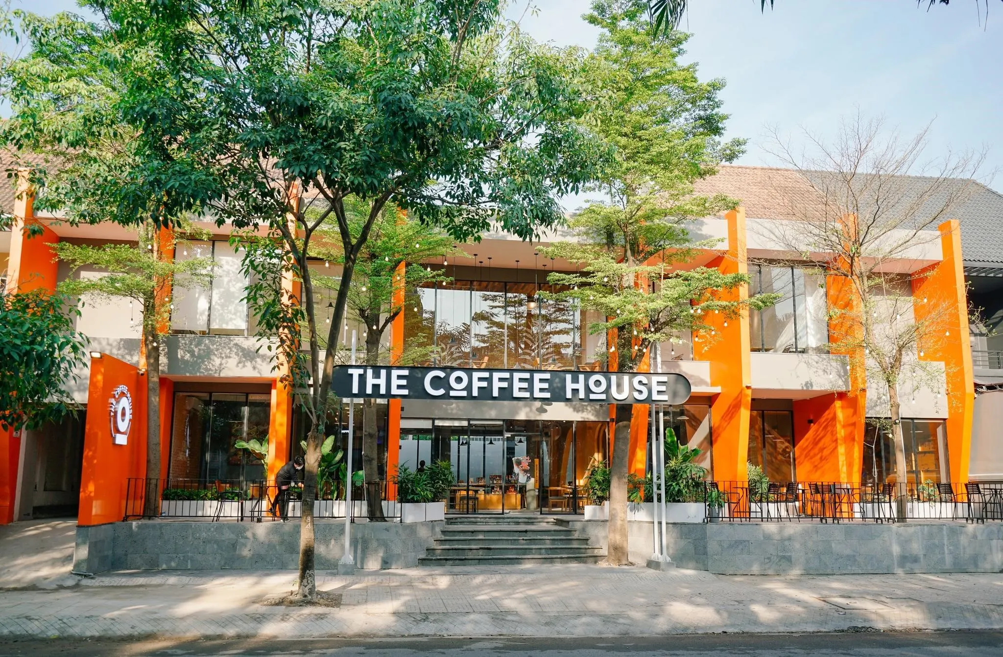 Chiến lược marketing của The Coffee House định vị mình không chỉ bán cà phê, mà bán không gian riêng cho khách hàng